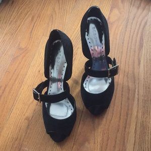 Bcbg strappy open toe pump